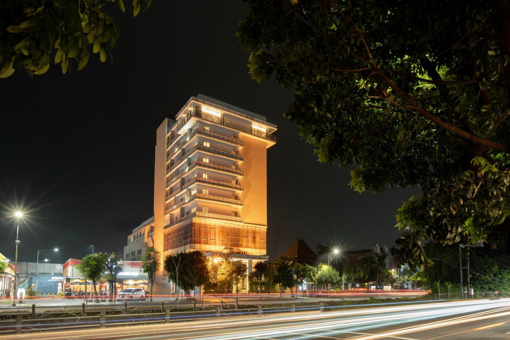 The Capital Hotel Surabaya Exterior foto
